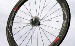 M5 logo op hoge velgen
