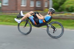 Stijn van de Maele behaalt 3 wereldtitels met zijn M5 CHR tijdens het WK Ligfietsen in Mannheim (Duitsland) 